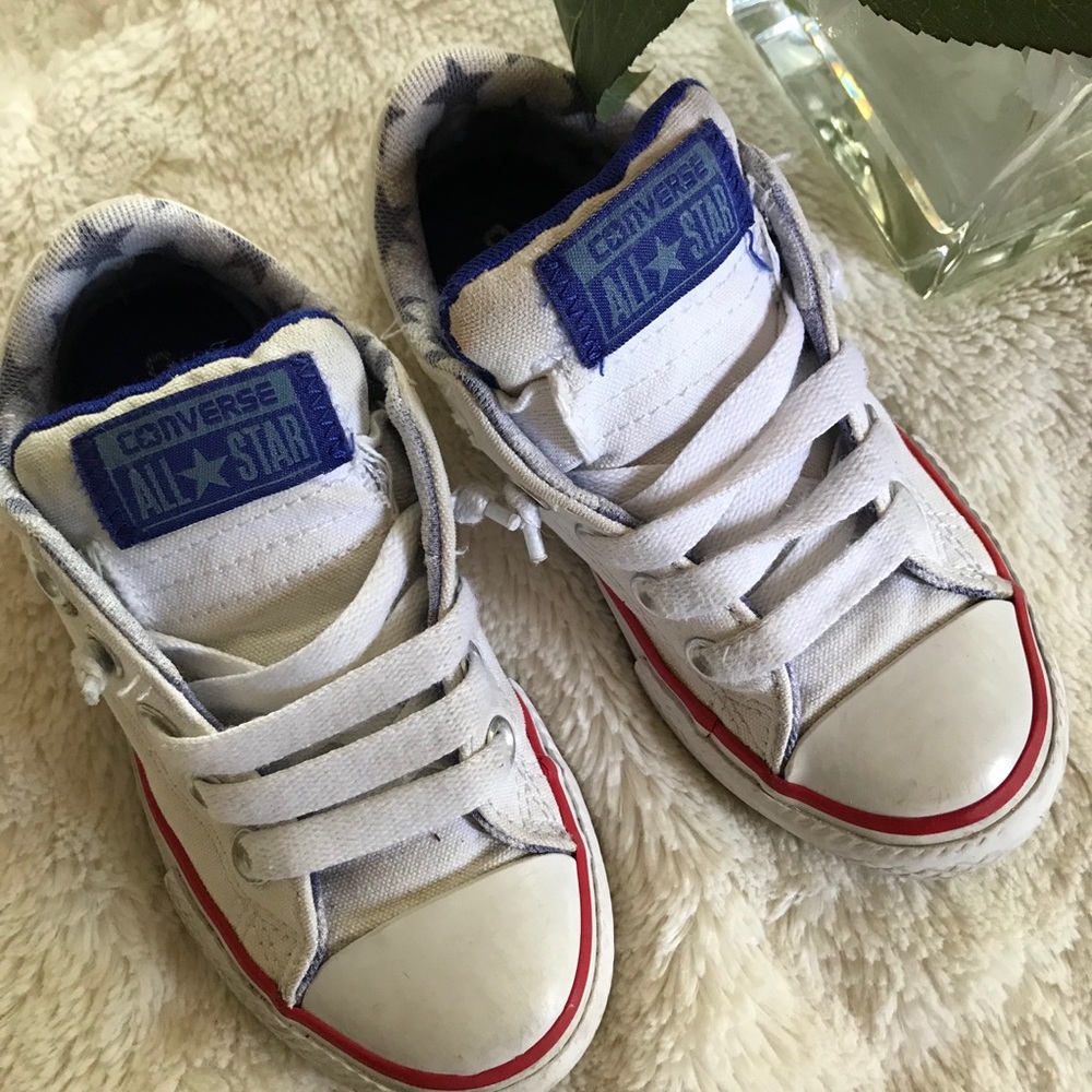 Preloved White Converse with Stars size 11 Girls